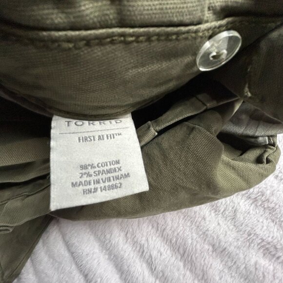 Torrid First at Fit Womens Olive Paperbag Canvas Crop Pants Size 0 Stretch New - Picture 4 of 10